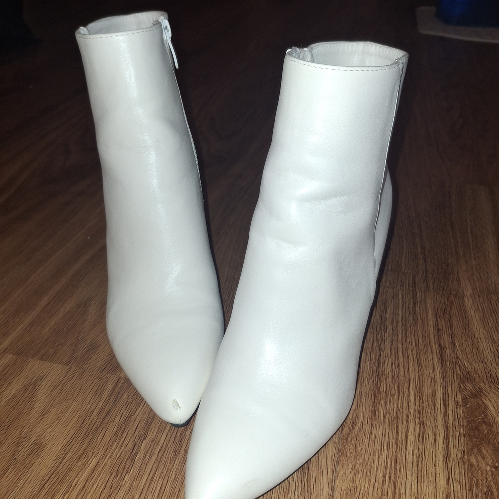 Dream Pairs White Heeled Ankle Boots - Picture 2 of 3